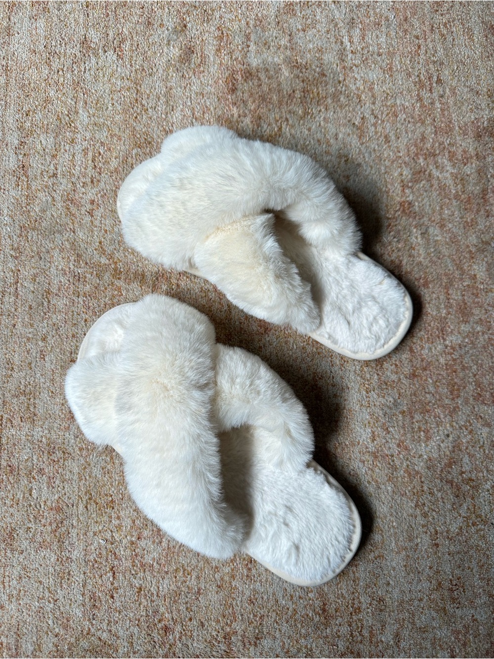 White Fluffy Slippers, size 9/10 - BRAND NEW